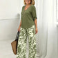 Set aus Damenbluse mit V-Ausschnitt und bedruckter Hose mit weitem Bein