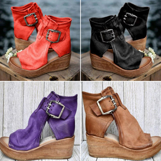 Peep-Toe-Keilstiefeletten mit Schnalle