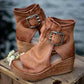 Peep-Toe-Keilstiefeletten mit Schnalle