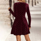 Kurz geschnittenes A-Linien-Kleid mit Bootsausschnitt und Verzierungen für Damen