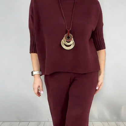 Damen-Set aus hochgeschlossenem Oberteil mit halben Ärmeln und Hose