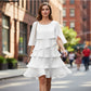 Elegantes Damenkleid mit Rüschenärmeln und mehreren Lagen