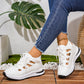 Atmungsaktive Sneakers mit Cut-Outs, Schnürung und Plateau